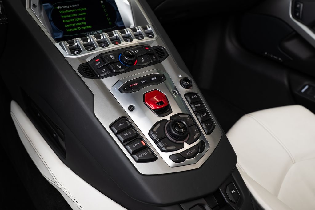 lamborghini-aventador - 8