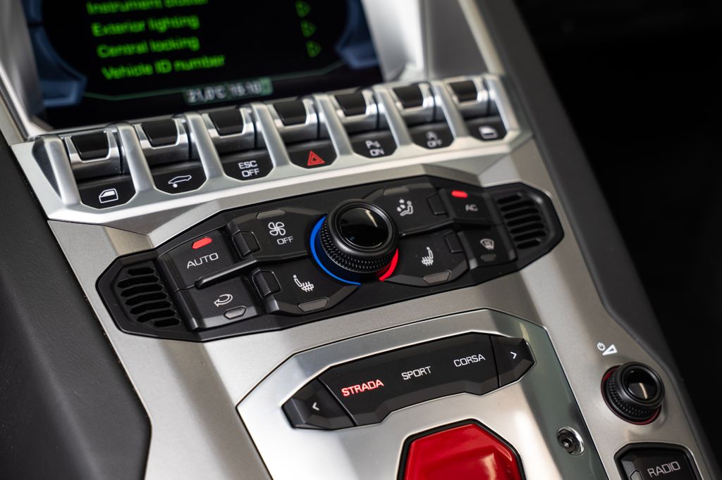 lamborghini-aventador - 9