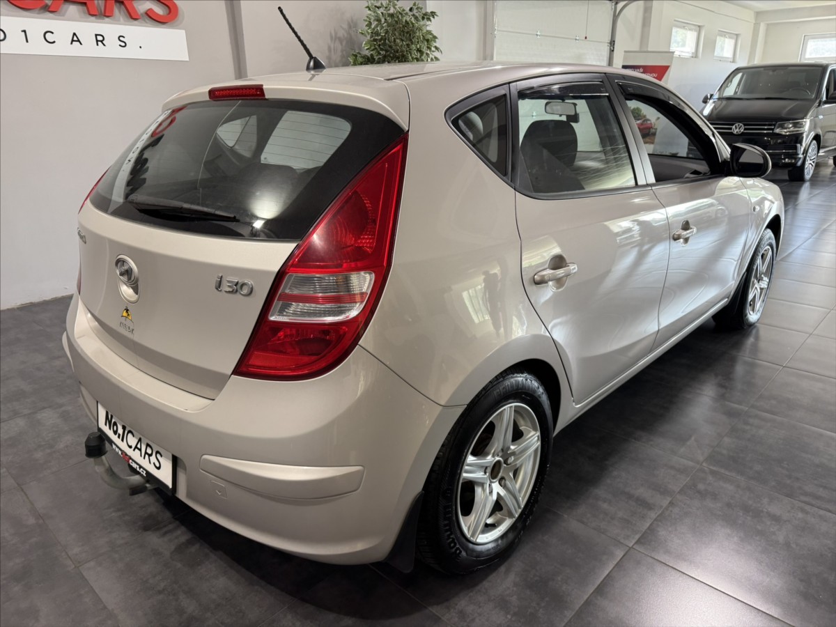 hyundai-i30-1-4-i-klimatizace-tazne-alu - 4