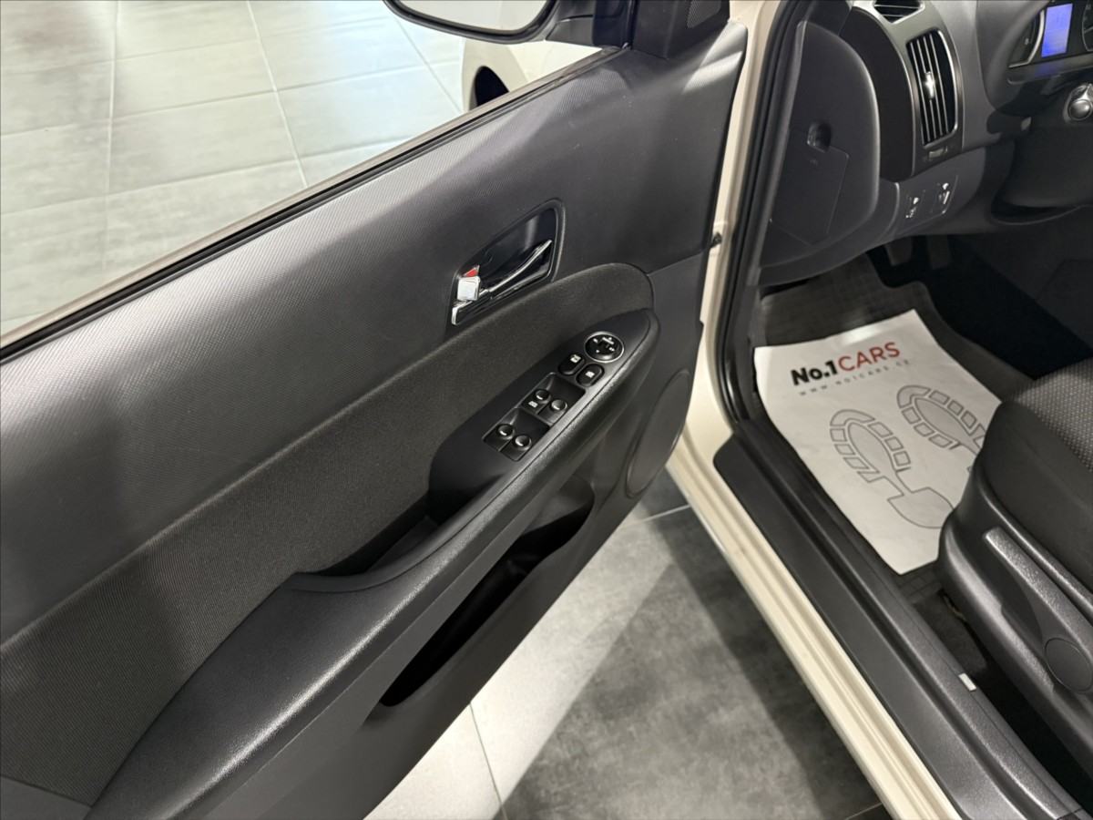 hyundai-i30-1-4-i-klimatizace-tazne-alu - 5