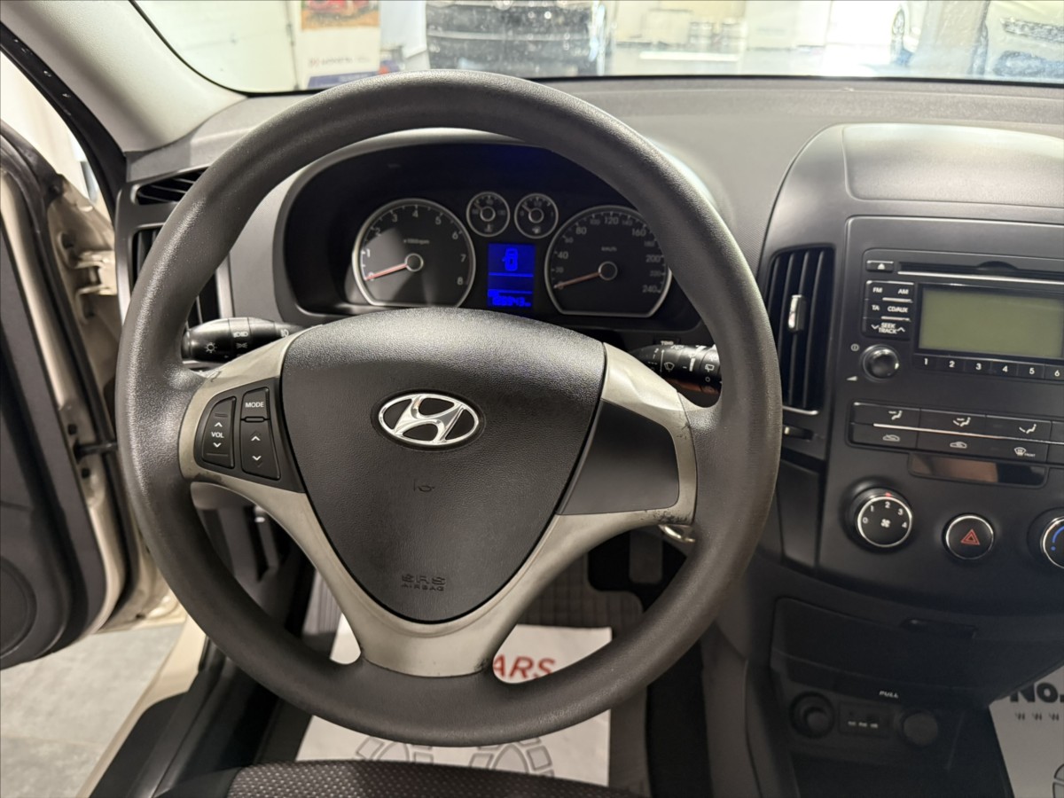 hyundai-i30-1-4-i-klimatizace-tazne-alu - 7