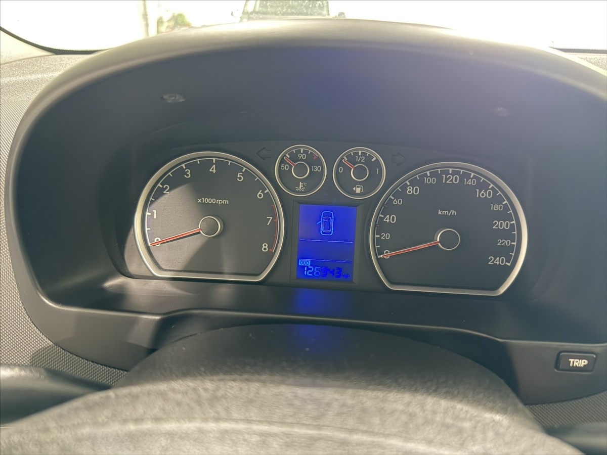 hyundai-i30-1-4-i-klimatizace-tazne-alu - 8