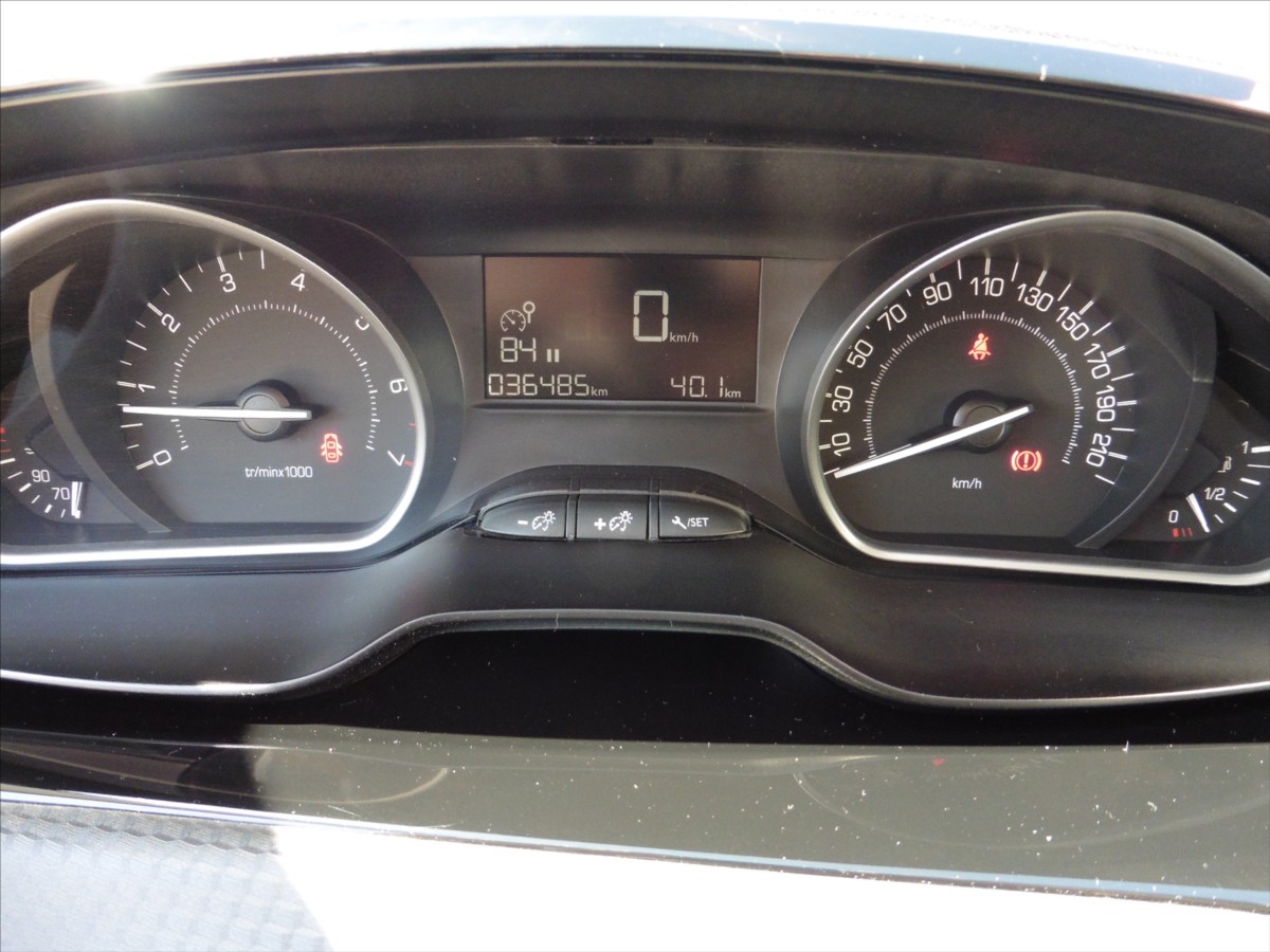 peugeot-2008-1-2-allure-navi-1-maj - 8