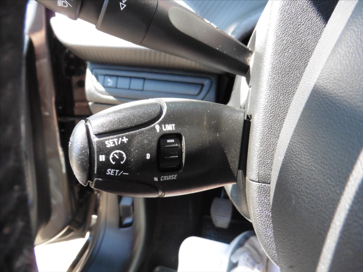 peugeot-2008-1-2-allure-navi-1-maj - 9