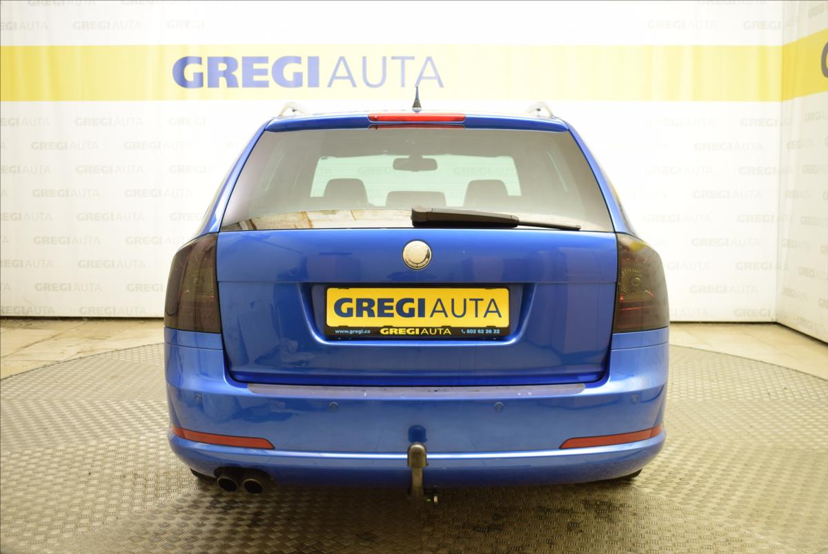 skoda-octavia-2-0-tdi-cr-rs-1-majitel-po-stk - 3
