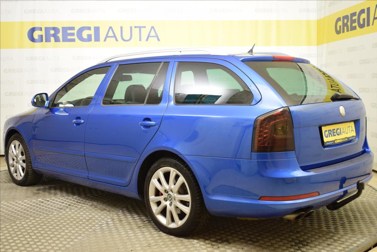 skoda-octavia-2-0-tdi-cr-rs-1-majitel-po-stk - 4