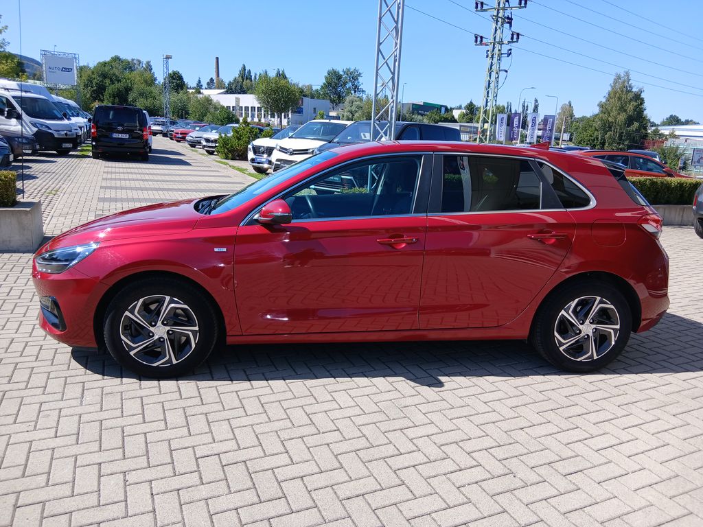 hyundai-i30-1-5-t-gdi-160k-family-smart - 2