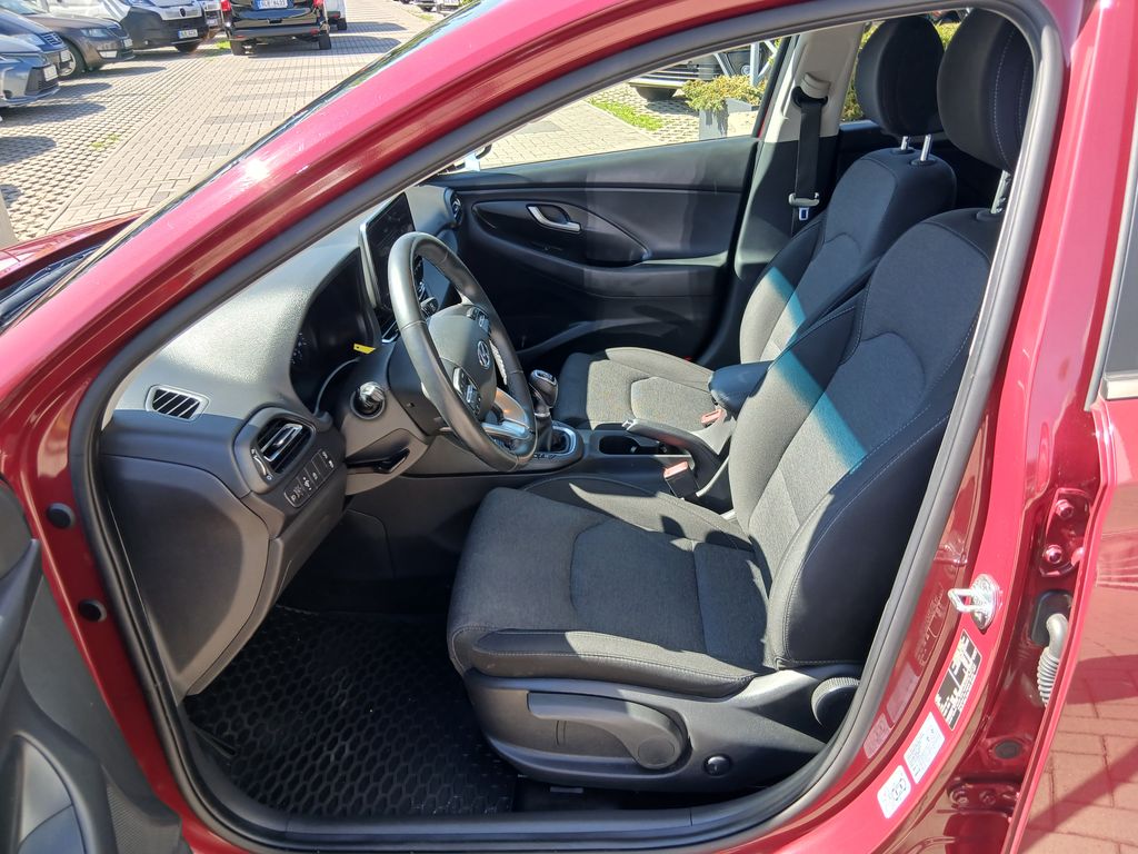 hyundai-i30-1-5-t-gdi-160k-family-smart - 9