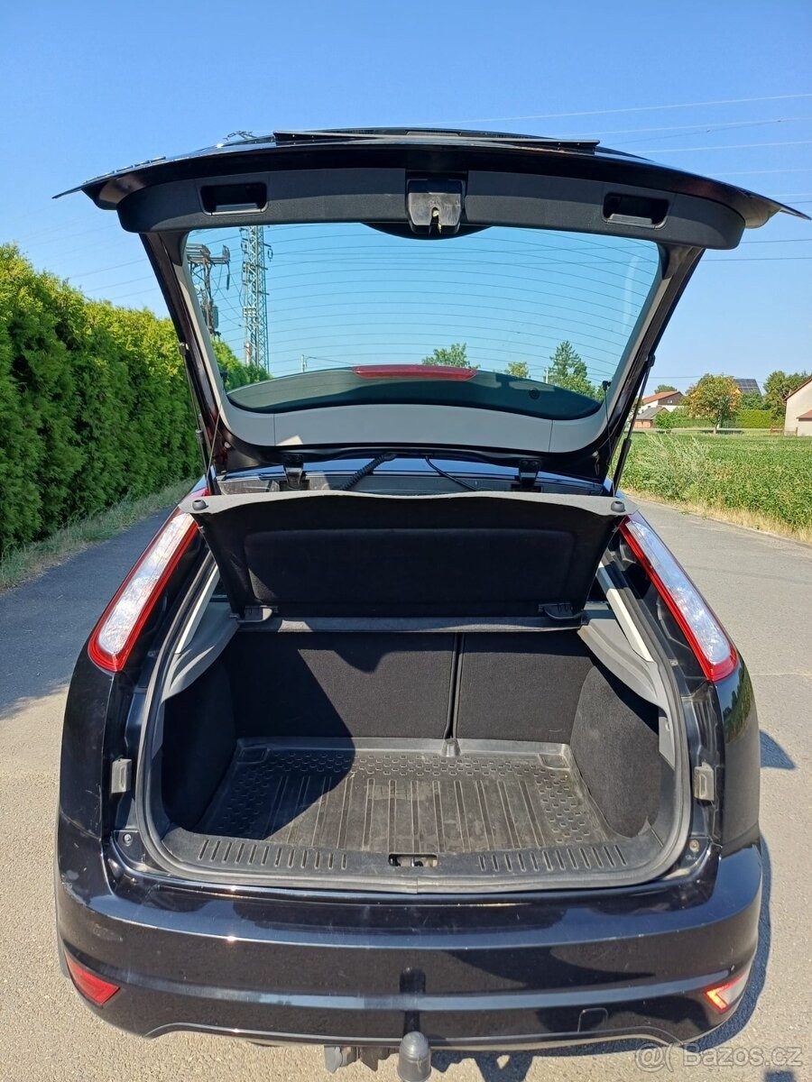 ford-focus-1-6-1596-cm3-74kw-cr-2-majitel - 8