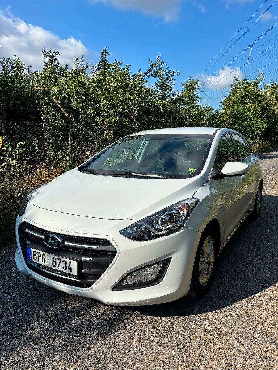 hyundai-i30-1-6-mpi-88-kw-r-v-2015 - 1