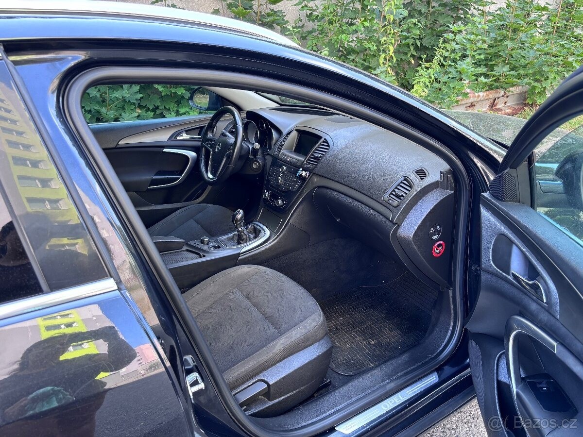 opel-insignia-2-0-sports-tourer-cdti - 3