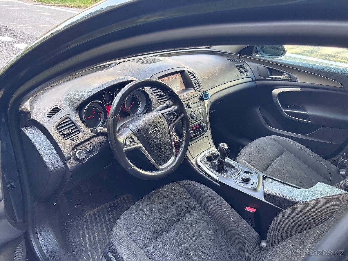 opel-insignia-2-0-sports-tourer-cdti - 4