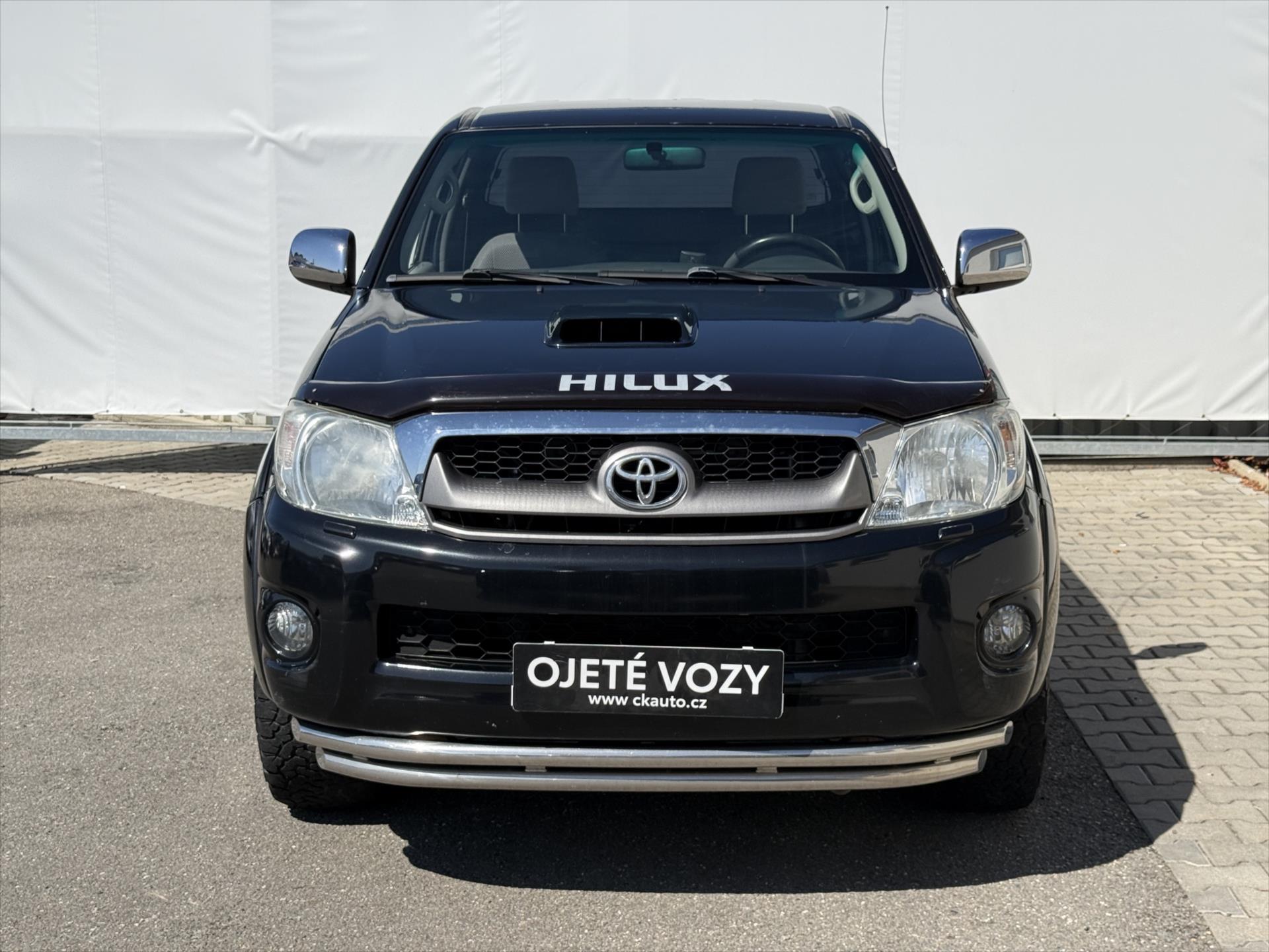 toyota-hilux-2-5-extra-cab - 1