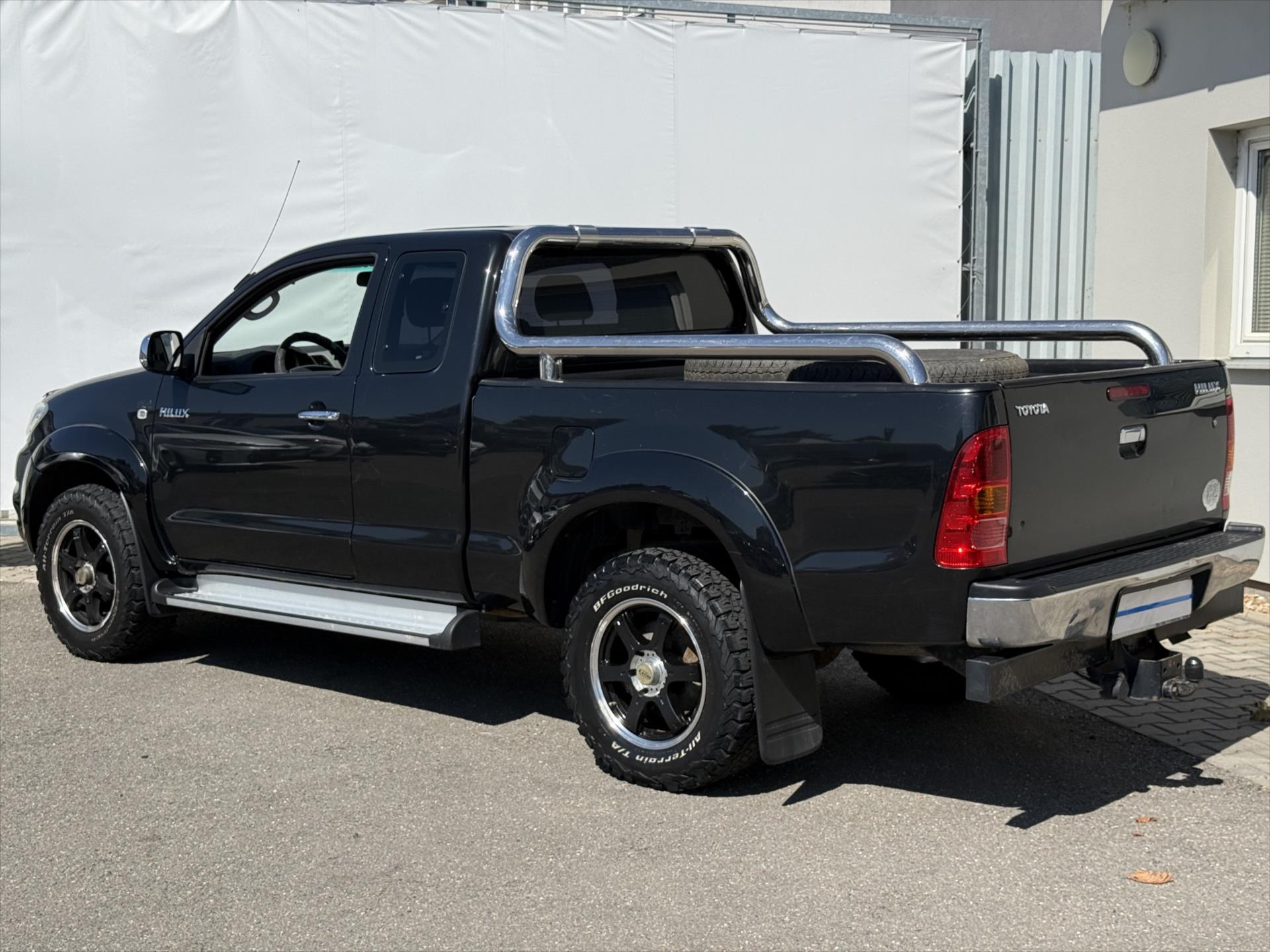 toyota-hilux-2-5-extra-cab - 4