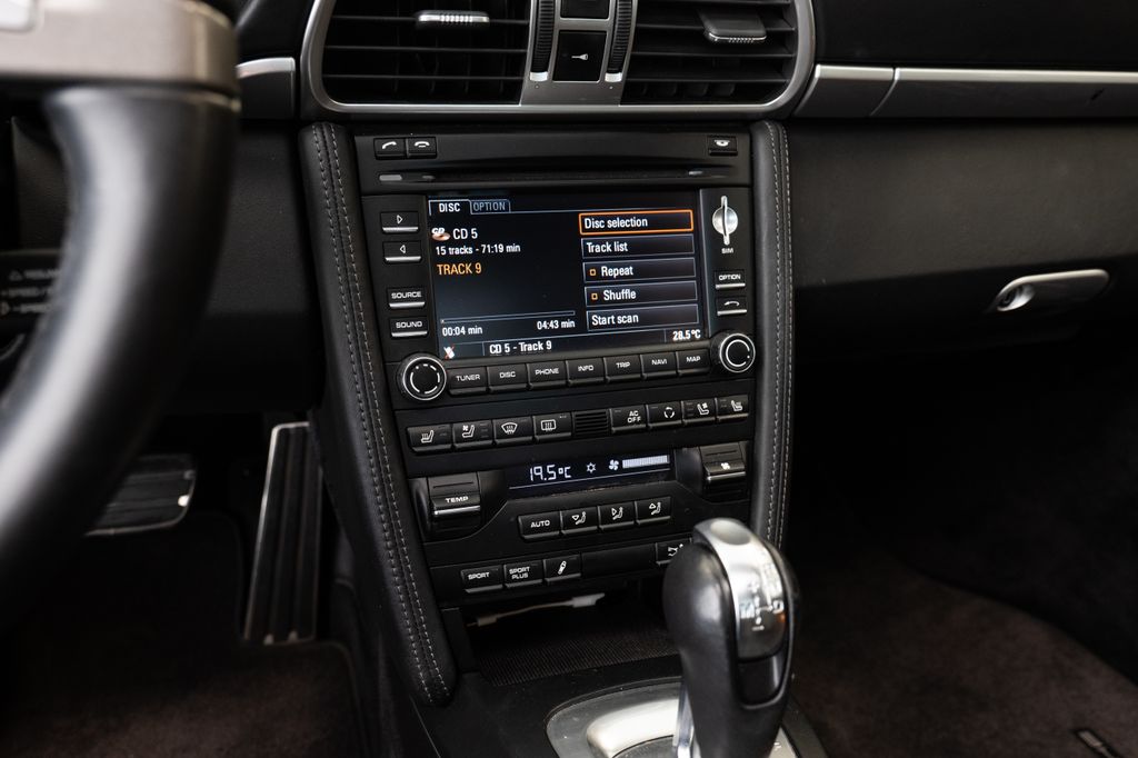 porsche-911-997-2-carrera-4s-pdk-bose-chrono-vent-sedadla - 9