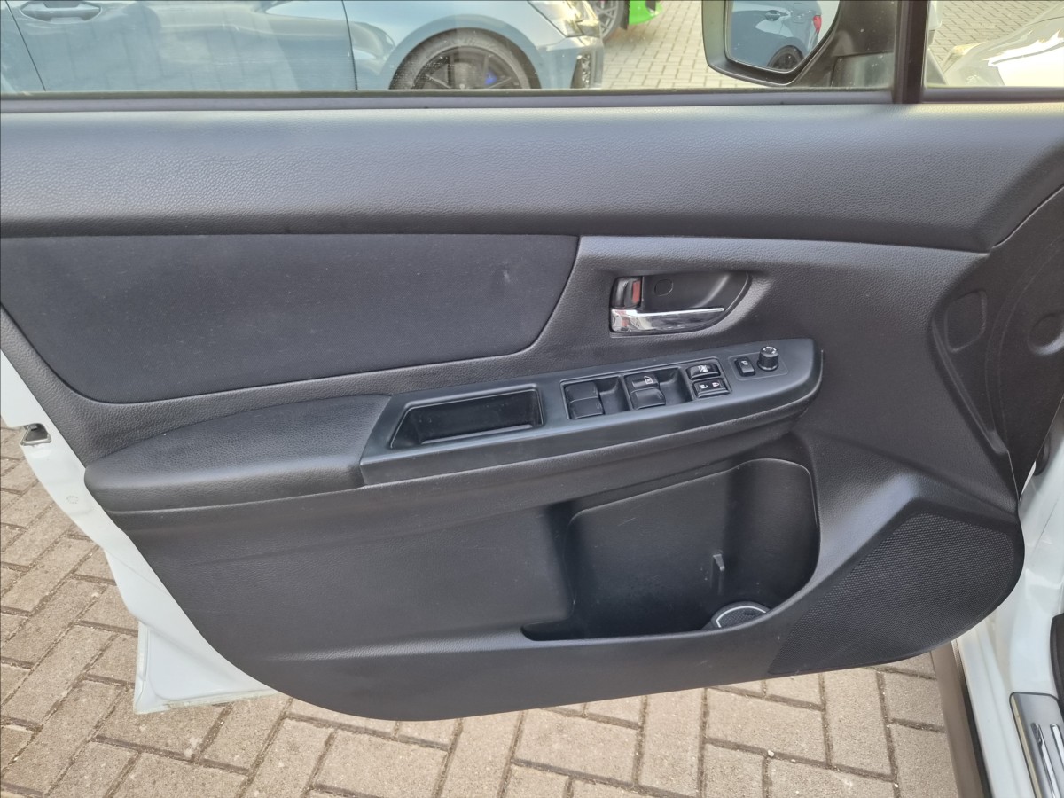 subaru-xv-2-0-d-4wd-vyhr-sedacky-kamera - 7