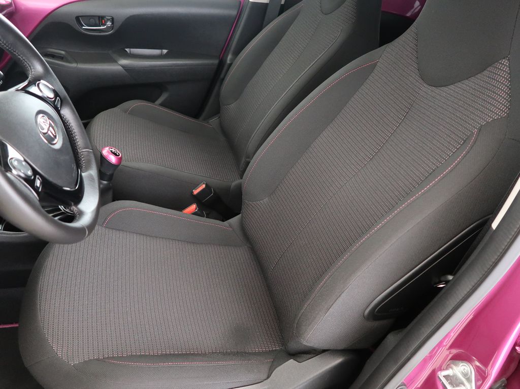 toyota-aygo-1-0-vvt-i-selection-kamera-cz - 8