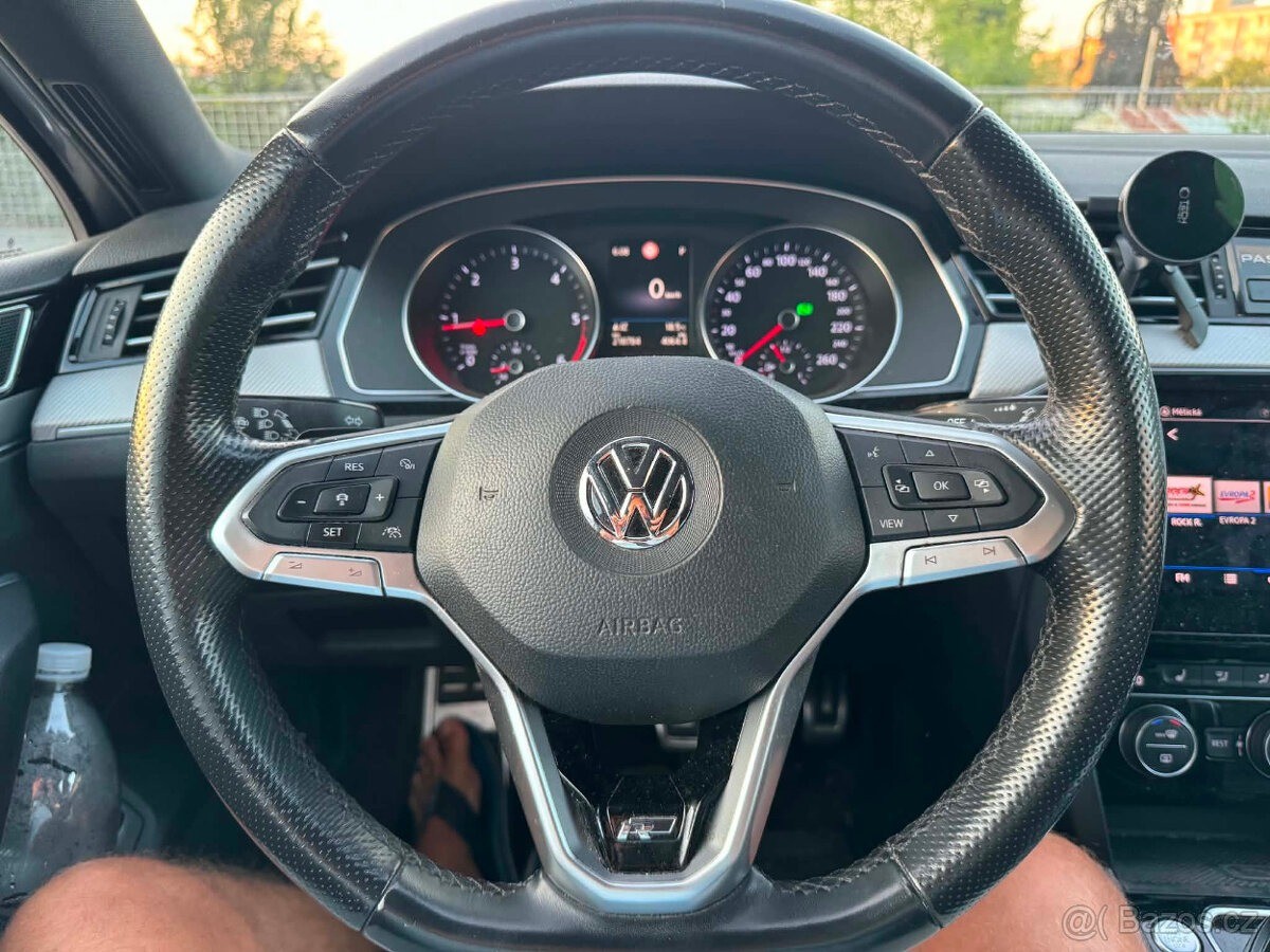 volkswagen-passat-variant-2-0-tdi-r-line - 8