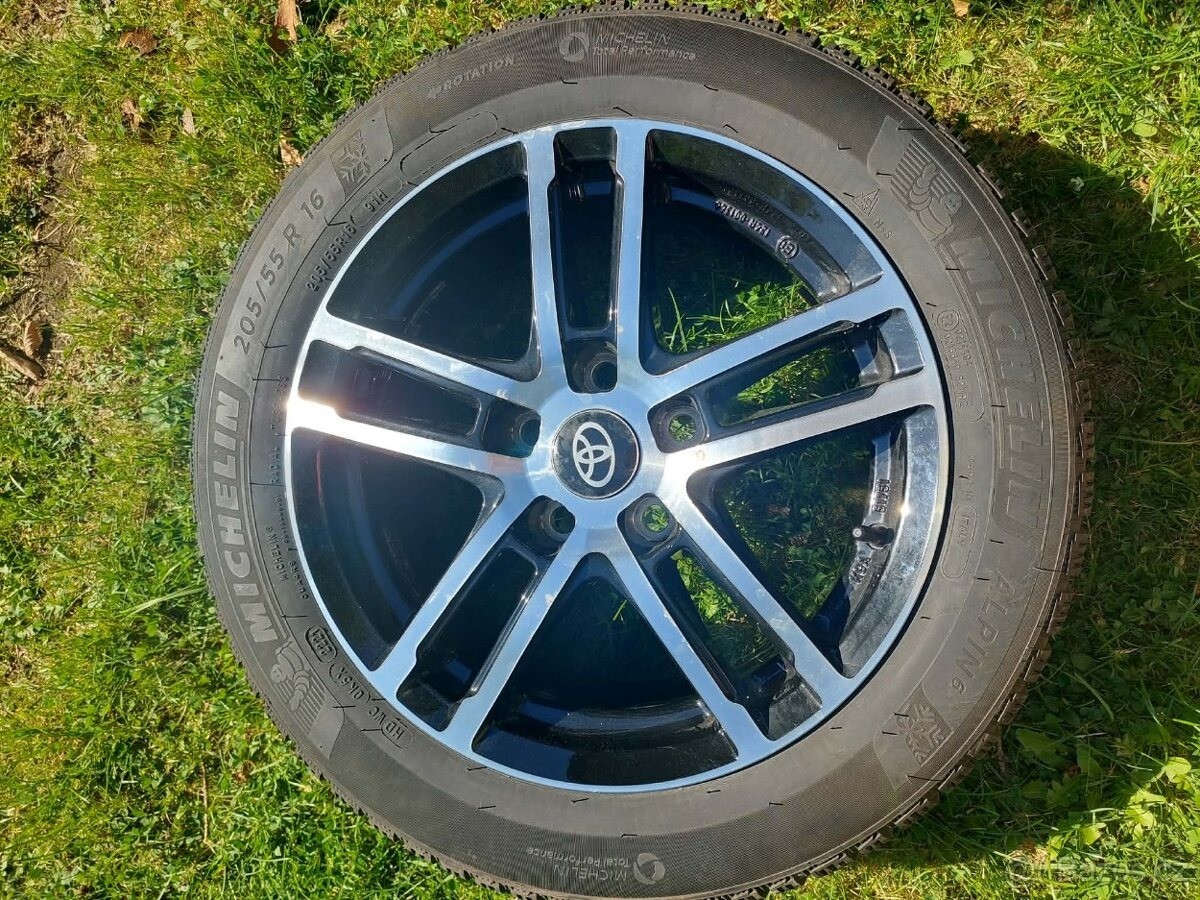 toyota-corolla-1-8-ts-hybrid-gr-sport - 2