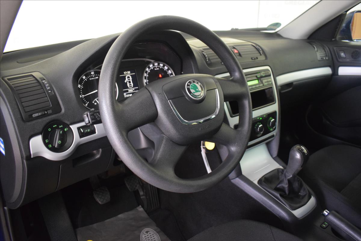 skoda-octavia-1-6-mpi-1-majitel-pr-servis - 9