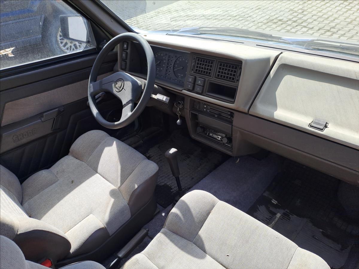 skoda-favorit-1-3-eco-uhrazeno-1-majitel-135 - 4
