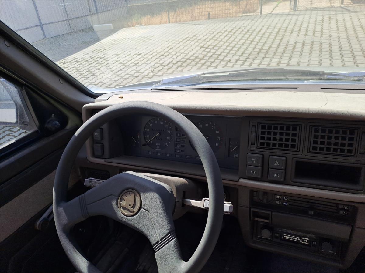 skoda-favorit-1-3-eco-uhrazeno-1-majitel-135 - 5