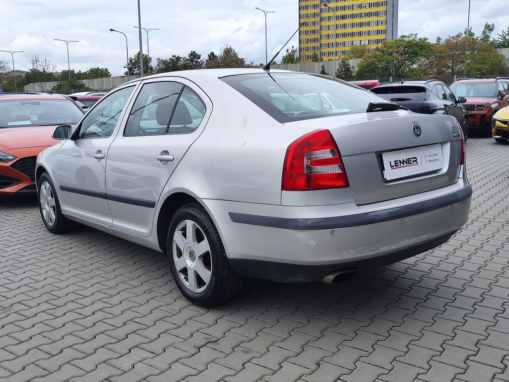 skoda-octavia-1-6-fsi-85kw-elegance - 6