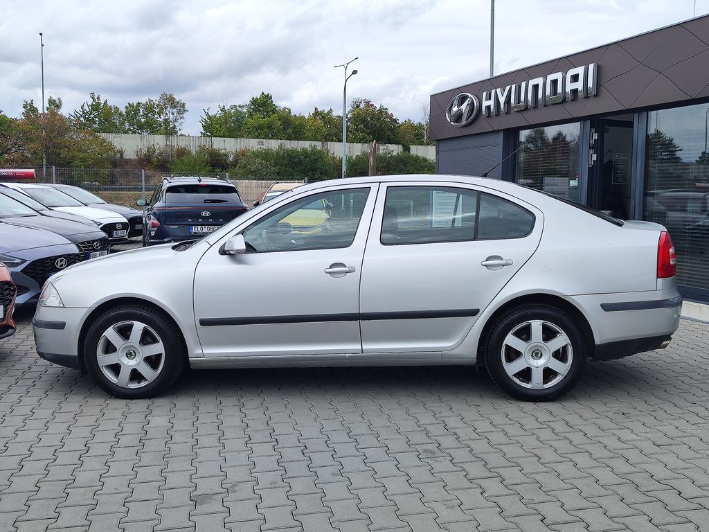skoda-octavia-1-6-fsi-85kw-elegance - 7