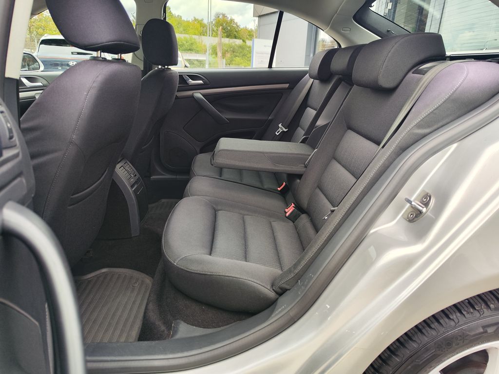skoda-octavia-1-6-fsi-85kw-elegance - 9