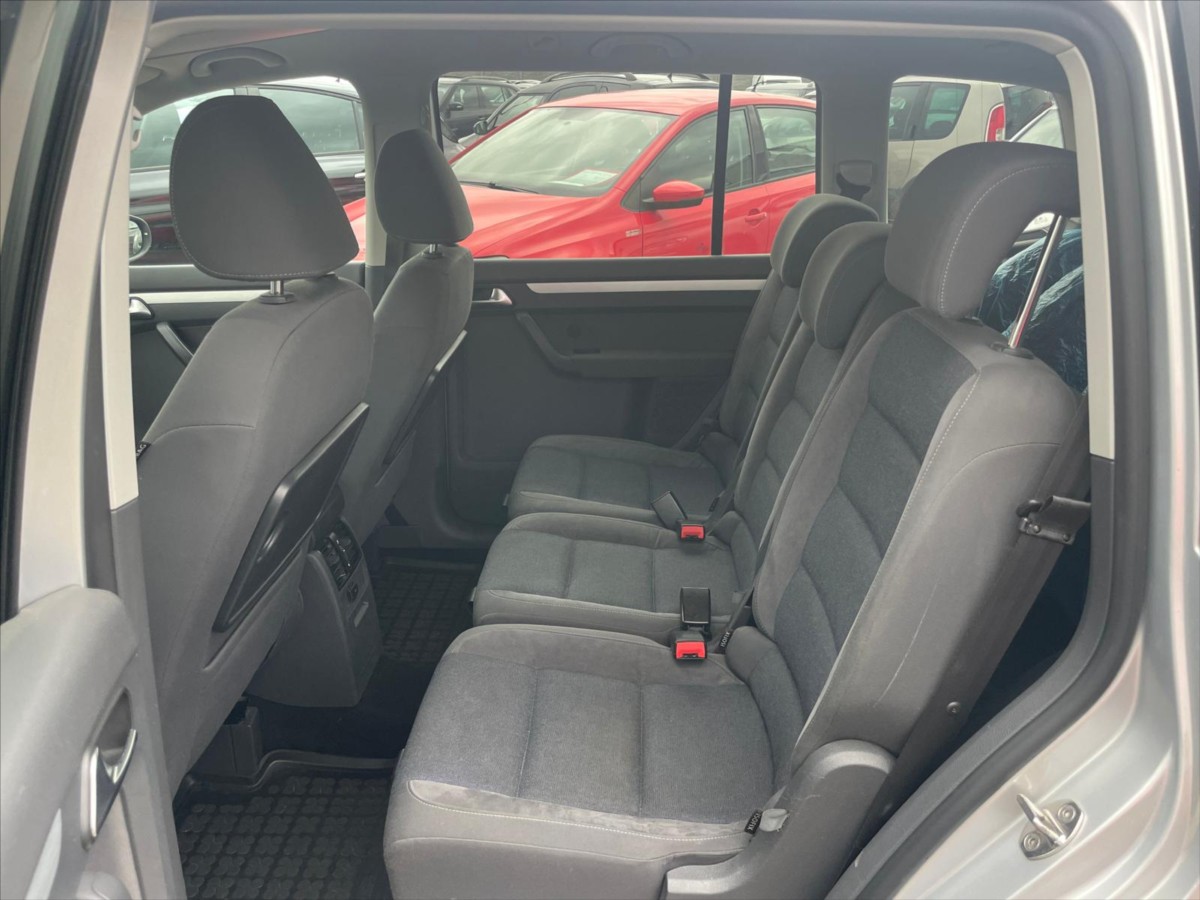 volkswagen-touran-1-4-tsi - 8