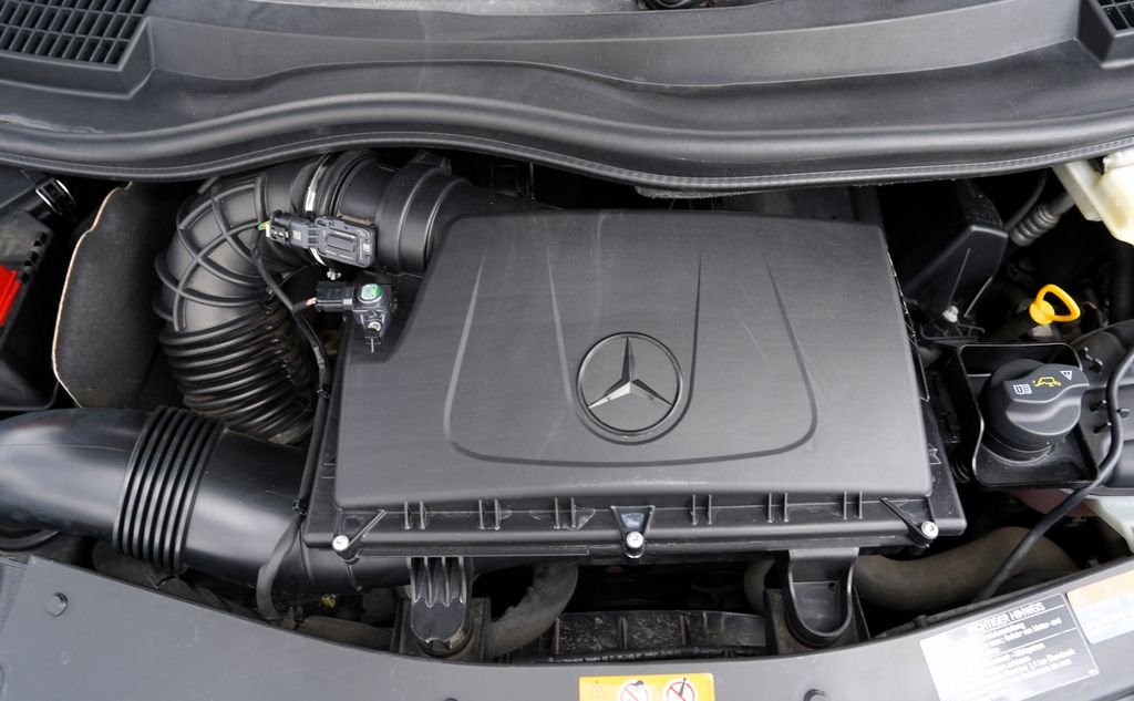 mercedes-benz-tridy-v-v-250d-l-4matic-exclusive-amg - 9