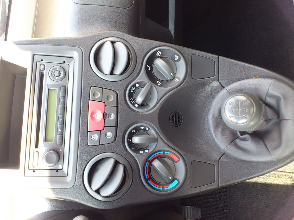 fiat-panda-1-1i-40-kw-top-98250-km - 9