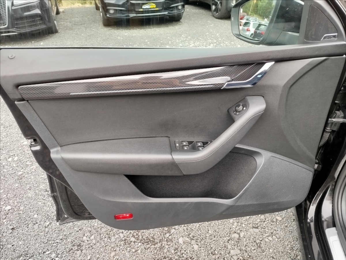 skoda-octavia-2-0-tdi-135-kw-rs-dsg-kamera - 9