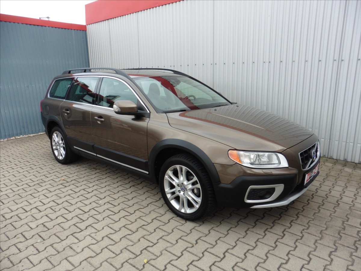 volvo-xc70-2-4-d-summum-awd-navi - 1