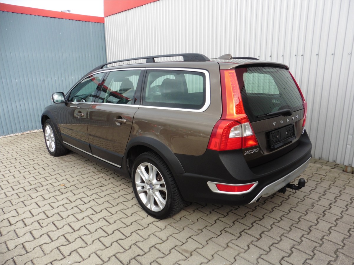 volvo-xc70-2-4-d-summum-awd-navi - 2