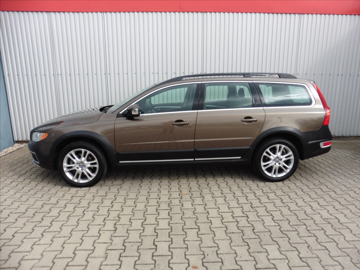 volvo-xc70-2-4-d-summum-awd-navi - 4