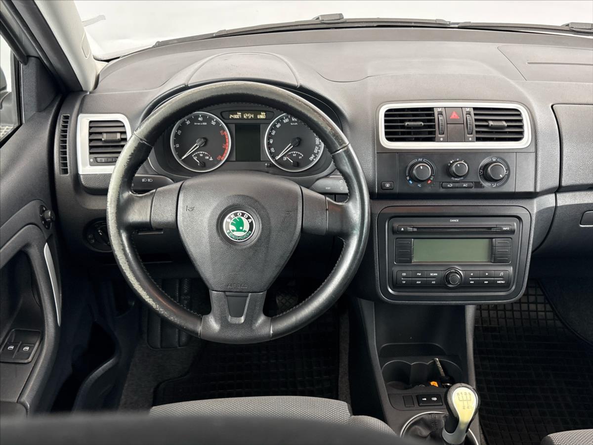 skoda-fabia-1-6-16v-sport-edition - 4
