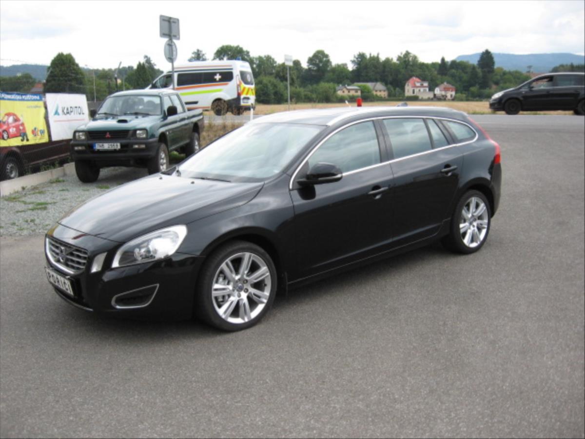 volvo-v60-2-4-awd-d5-summum - 1