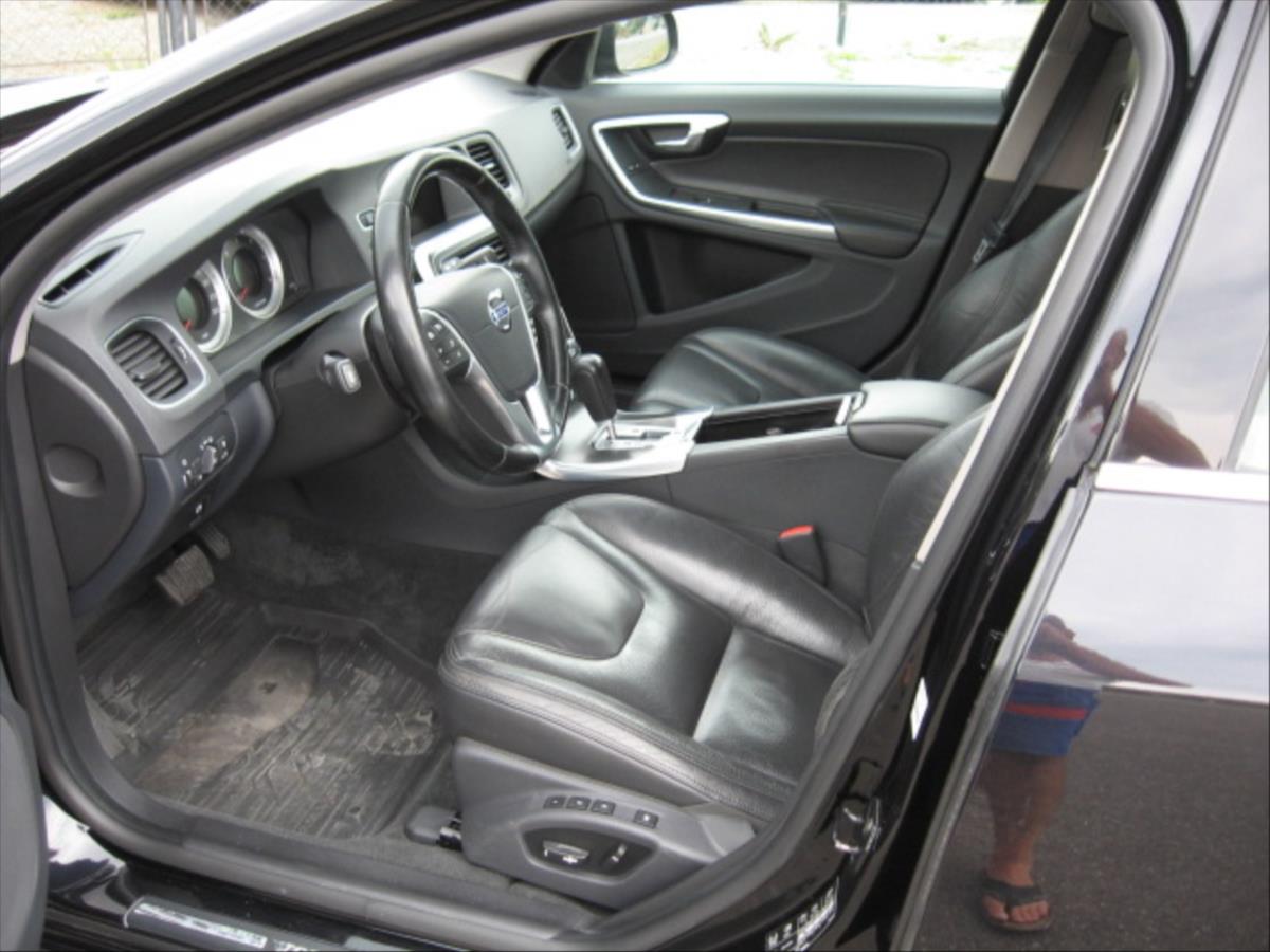 volvo-v60-2-4-awd-d5-summum - 5