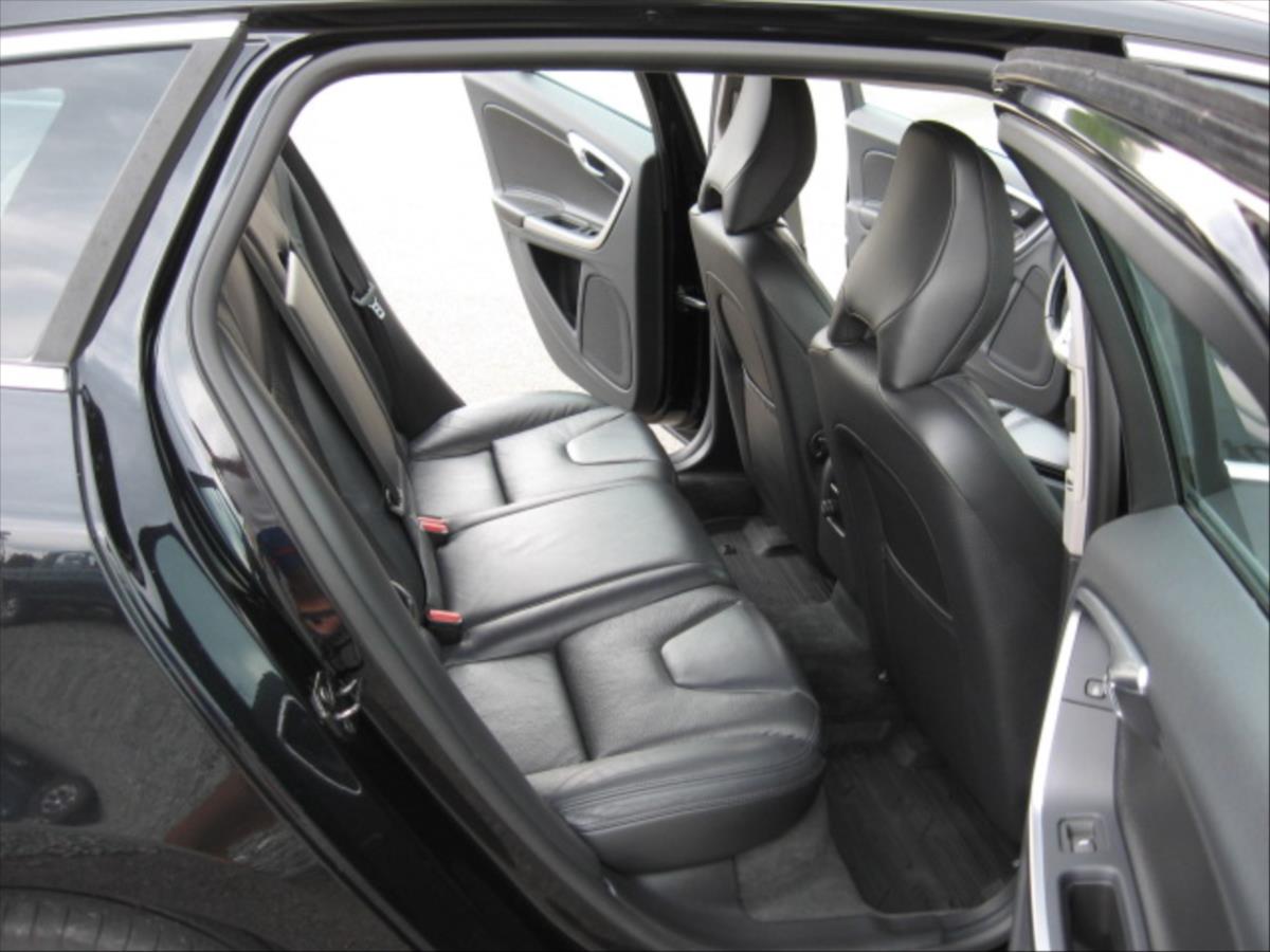 volvo-v60-2-4-awd-d5-summum - 8