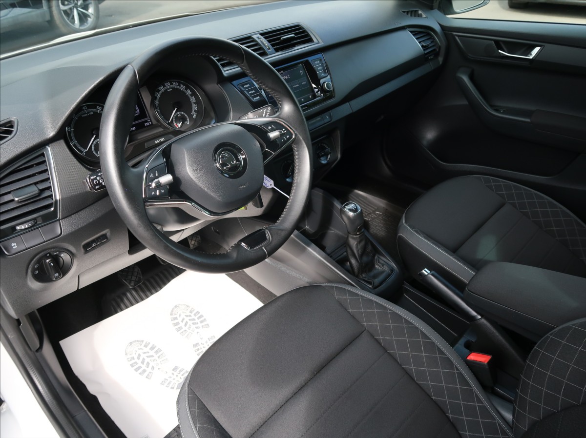 skoda-fabia-1-0-tsi-70kw-1macr-serv-kn-dph - 8