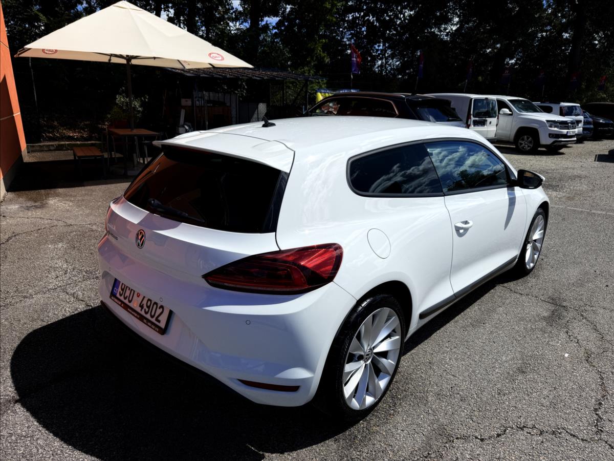 volkswagen-scirocco-2-0-tsi-dsg - 4