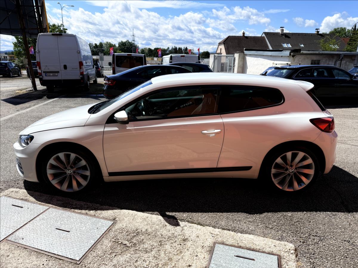 volkswagen-scirocco-2-0-tsi-dsg - 7