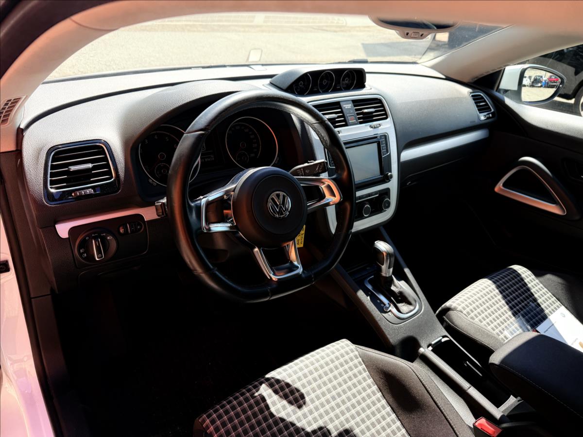 volkswagen-scirocco-2-0-tsi-dsg - 8