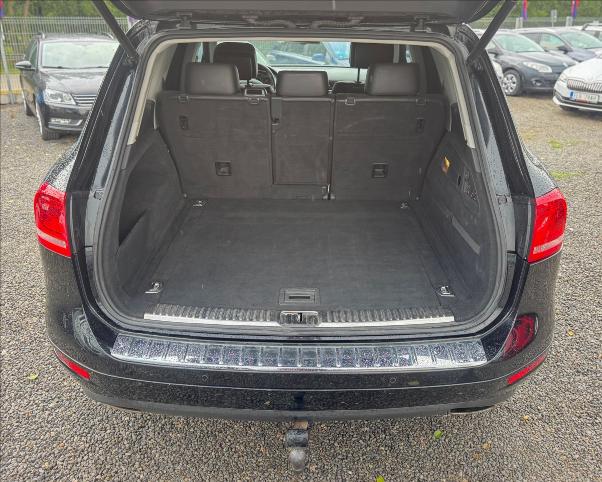 volkswagen-touareg-4-2-tdi-4x4-po-velkem-servisu - 9