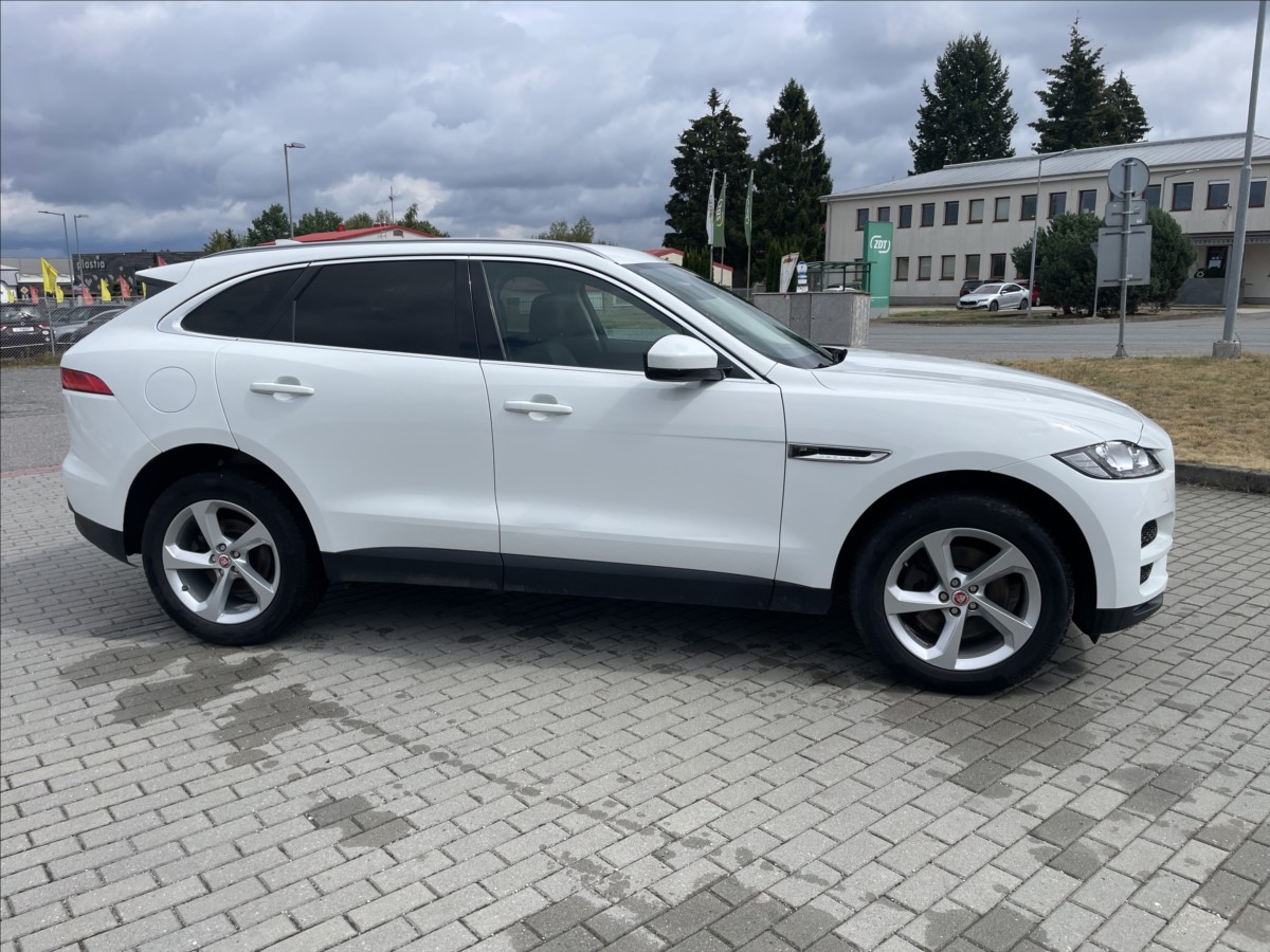 jaguar-f-pace-3-0-d-221kw-awd-aut-dph - 4
