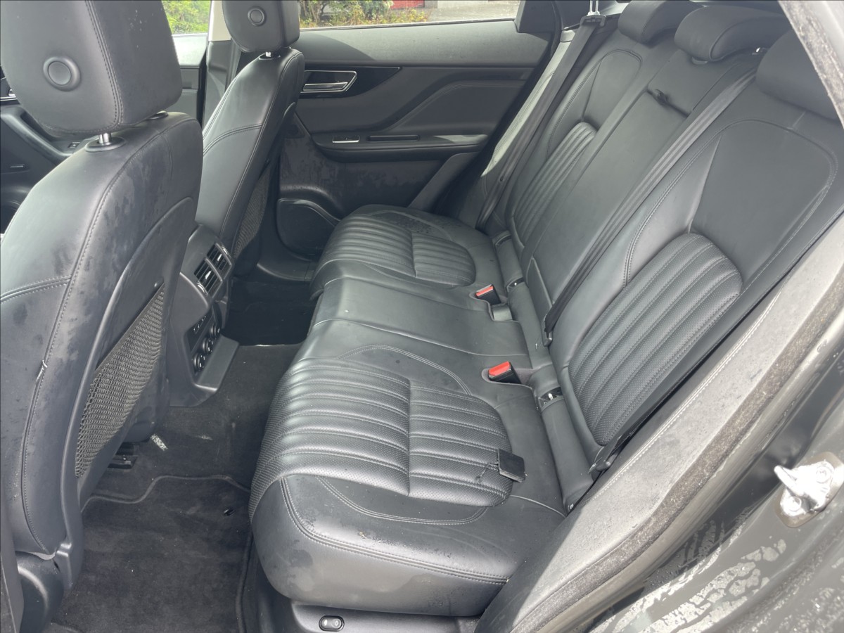 jaguar-f-pace-3-0-d-221kw-awd-aut-dph - 7