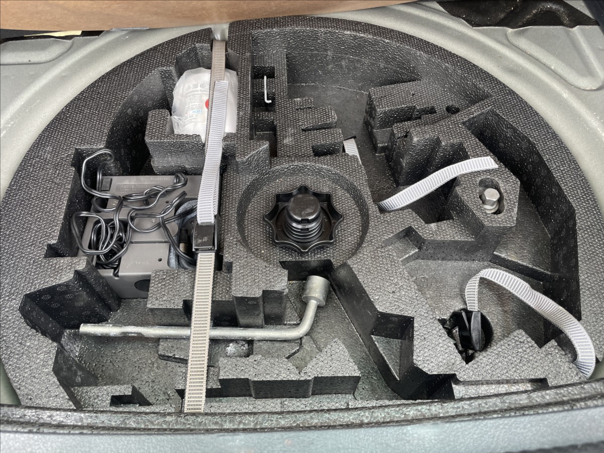 volkswagen-golf-plus-1-6-tdi-77kw-life-klima-tempomat-bez-koroze - 9