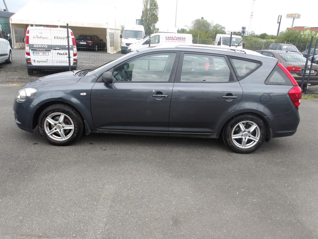 kia-ceed-1-4i-cr-naj-94000-km-serv-kn - 2