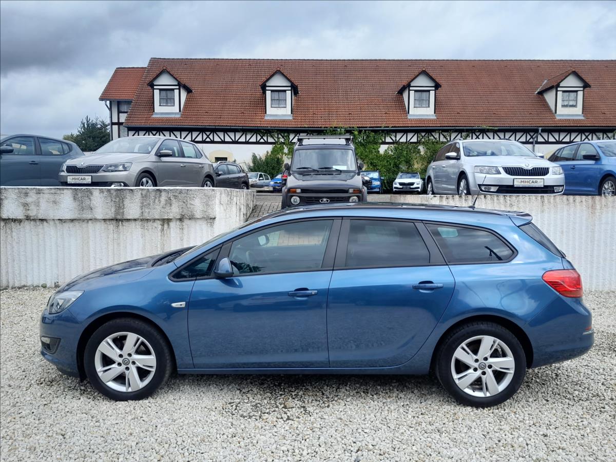 opel-astra-1-6-tdci-100kw-sports-tourer - 3